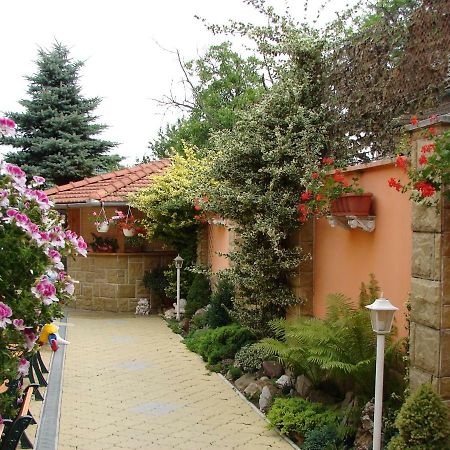 Penzion Kormos Štúrovo Extérieur photo