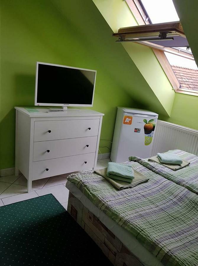 Penzion Kormos Štúrovo Extérieur photo